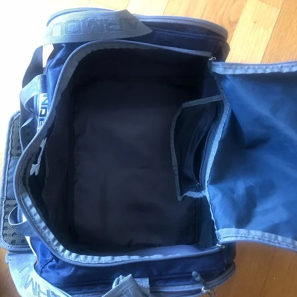 Under Armour duffle bag (last price drop) - Picture 6 of 7